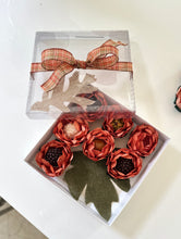 Load image into Gallery viewer, Fall brigadeiro Gift Box with flower wrappings - 9 units
