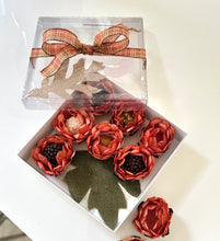Load image into Gallery viewer, Fall brigadeiro Gift Box with flower wrappings - 9 units
