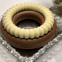 Load image into Gallery viewer, Duo Chocolate Bonbon cake