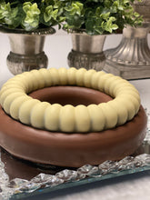 Load image into Gallery viewer, Duo Chocolate Bonbon cake