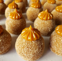 Load image into Gallery viewer, Valentines Luxury Brigadeiro Gift Box