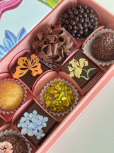 Load image into Gallery viewer, Bouquet in a box