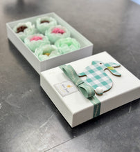 Load image into Gallery viewer, Easter gift box with flowers