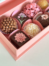 Load image into Gallery viewer, Bouquet in a box