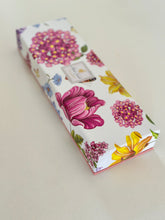 Load image into Gallery viewer, Bouquet in a box