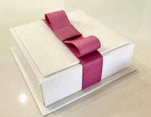 Load image into Gallery viewer, Valentines Luxury Brigadeiro Gift Box