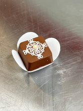 Load image into Gallery viewer, Gift Box 2 Bonbon