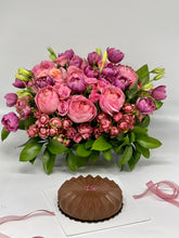 Load image into Gallery viewer, Acrylic Gift Box with Cake and Flower Arrangements-Pink