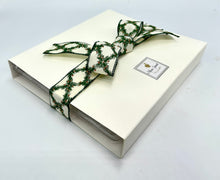 Load image into Gallery viewer, Sleeve Brigadeiro Box