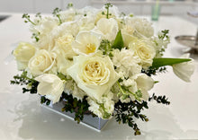 Load image into Gallery viewer, Acrylic Gift Box with Cake and Flower Arrangements-White