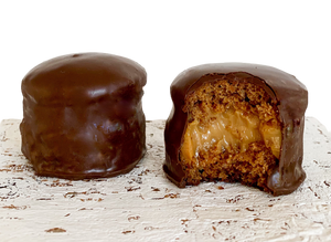 MINI HONEY CAKE STUFFED WITH DULCE DE LECHE