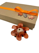 Load image into Gallery viewer, FALL THEME BRIGADEIRO + FLOWER WRAPPING GIFT BOX - 8 Units