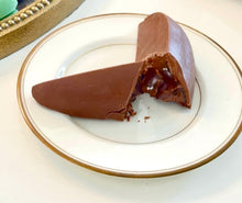 Load image into Gallery viewer, 6 Slice Traditional Chocolate Egg