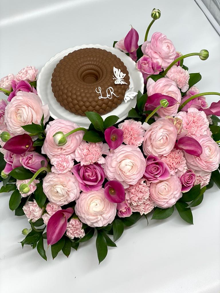 Luxury Flower Arrangement with Cake and Cake Stand – Misses Sweet