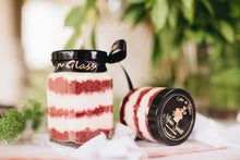 Load image into Gallery viewer, Red velvet cake and brigadeiro