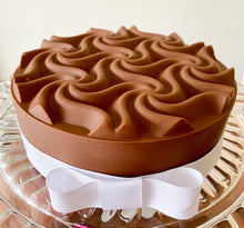 Load image into Gallery viewer, Waves Bonbon Cake