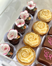 Load image into Gallery viewer, Sweets &amp; Flower Luxury Acrylic Gift Box