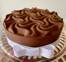 Load image into Gallery viewer, Waves Bonbon Cake
