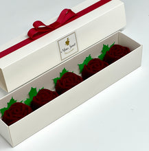 Load image into Gallery viewer, Red velvet flower cake gift box - 5 units