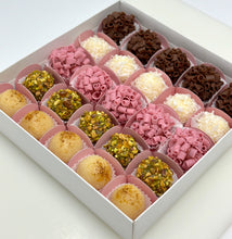 Load image into Gallery viewer, Mom  25 Brigadeiros Gift Box
