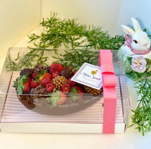 Load image into Gallery viewer, 1 kg Stuffed Easter Egg (2.2 lb)