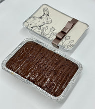 Load image into Gallery viewer, Carrot Cake TO-GO - Vintage black/white