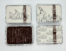 Load image into Gallery viewer, Carrot Cake TO-GO - Vintage black/white
