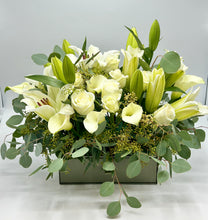 Load image into Gallery viewer, Sweets &amp; Flower Luxury Paper Gift Box