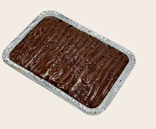 Load image into Gallery viewer, Carrot Cake TO-GO - Vintage black/white