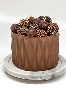 Luxury Acrylic Gift Box with Chocolate Bonbon cake
