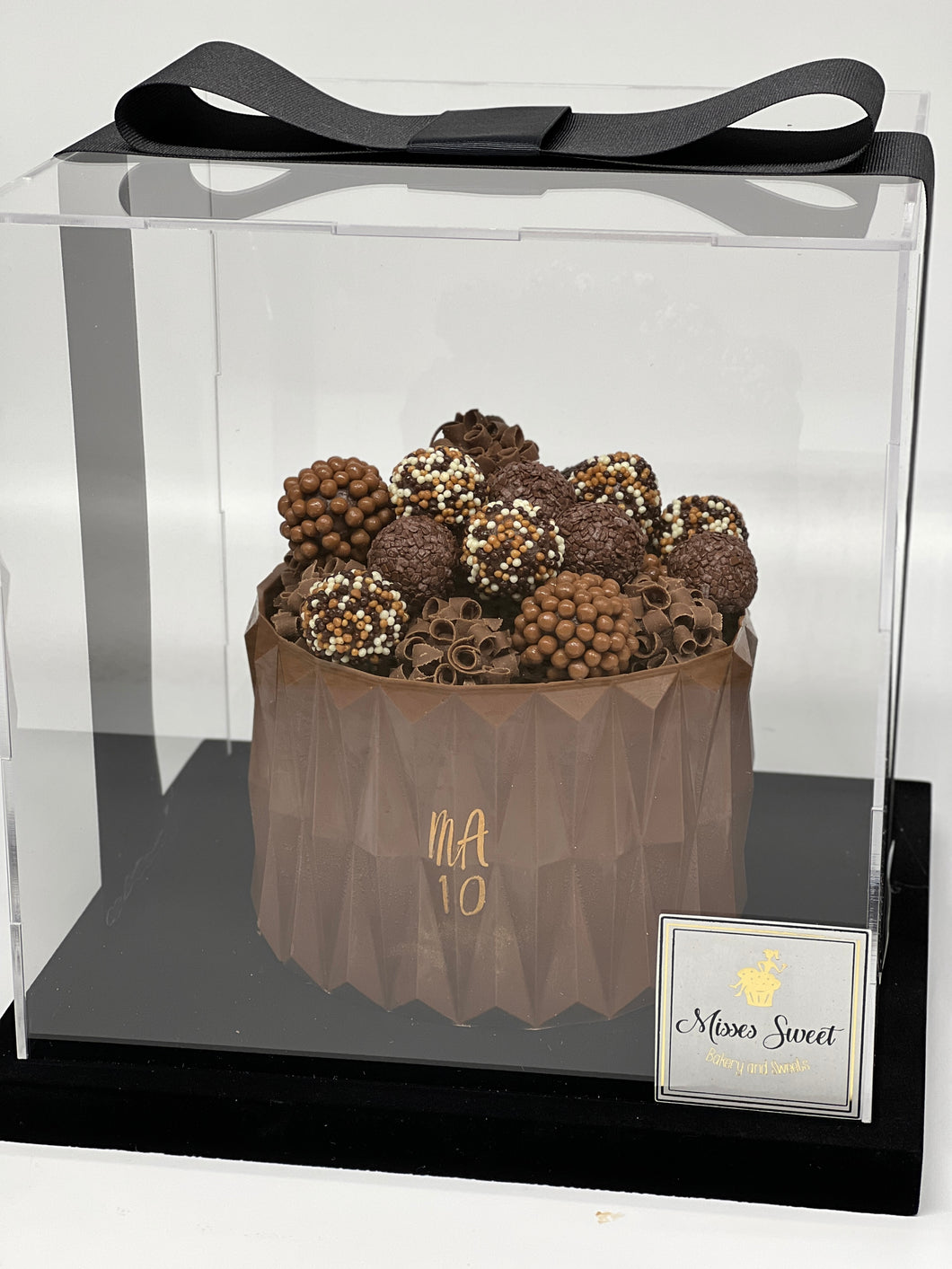 Luxury Acrylic Gift Box with Chocolate Bonbon cake