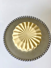 Load image into Gallery viewer, Diamond Bonbon Cake