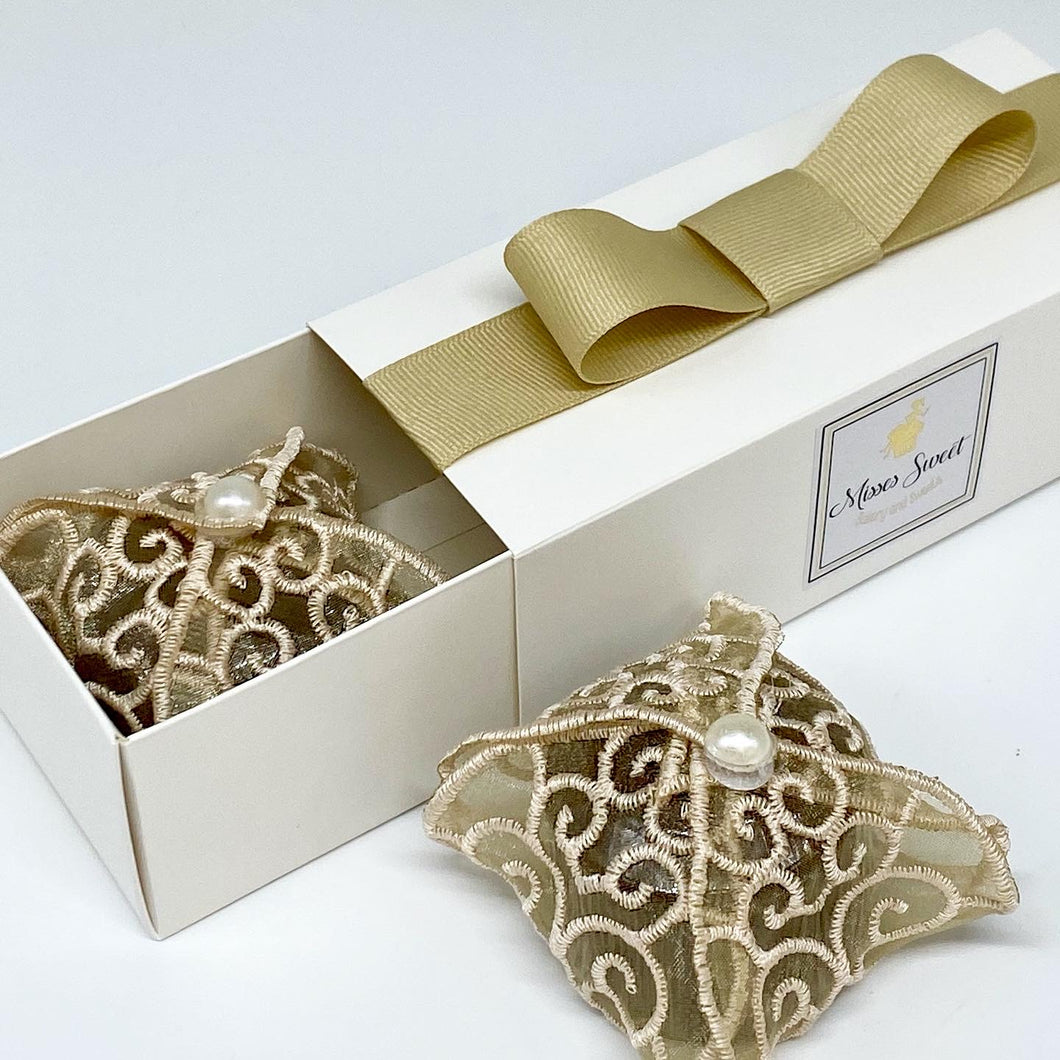 Wrapping organza fabric with pearl on top