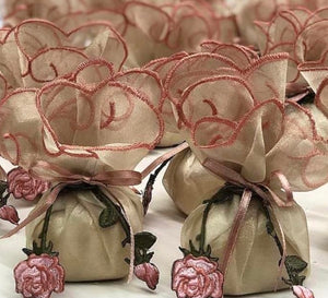 Wrapping organza fabric with flower